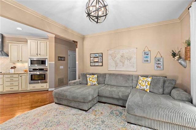 1215 Netterillo Drive, Winston-salem, NC 27103