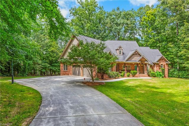 1215 Netterillo Drive, Winston-salem, NC 27103