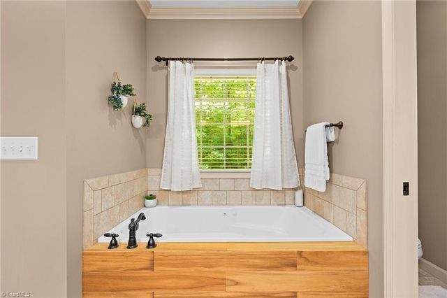 1215 Netterillo Drive, Winston-salem, NC 27103