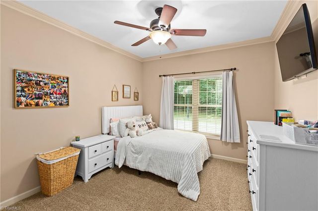 1215 Netterillo Drive, Winston-salem, NC 27103