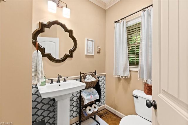 1215 Netterillo Drive, Winston-salem, NC 27103