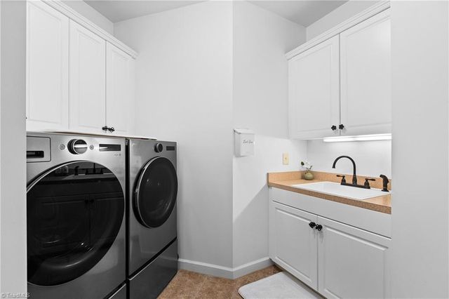 1215 Netterillo Drive, Winston-salem, NC 27103