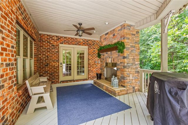 1215 Netterillo Drive, Winston-salem, NC 27103