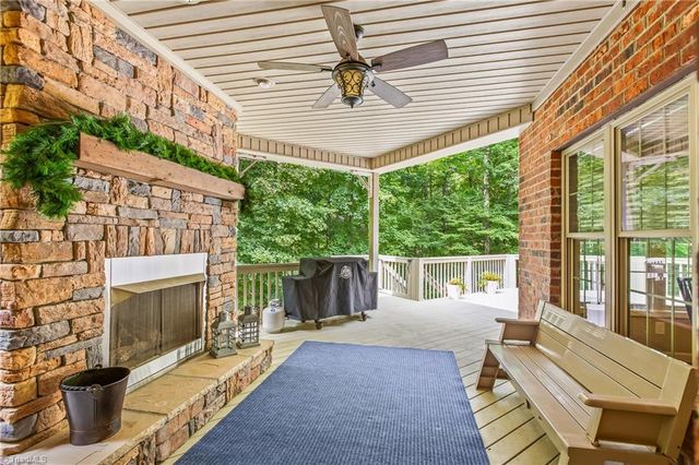 1215 Netterillo Drive, Winston-salem, NC 27103