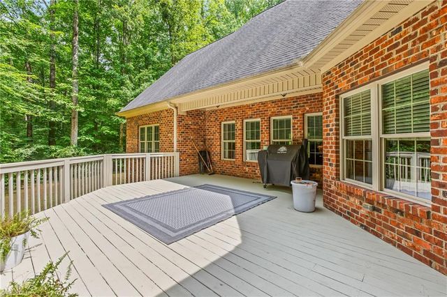 1215 Netterillo Drive, Winston-salem, NC 27103