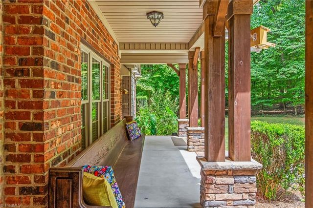 1215 Netterillo Drive, Winston-salem, NC 27103