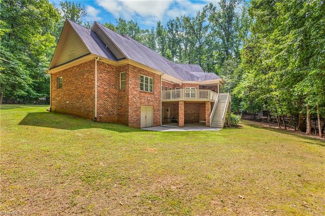1215 Netterillo Drive, Winston-salem, NC 27103