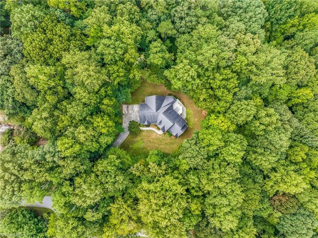 1215 Netterillo Drive, Winston-salem, NC 27103