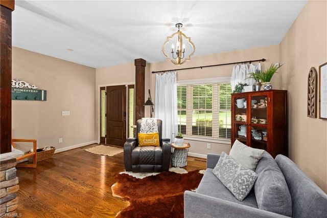 1215 Netterillo Drive, Winston-salem, NC 27103