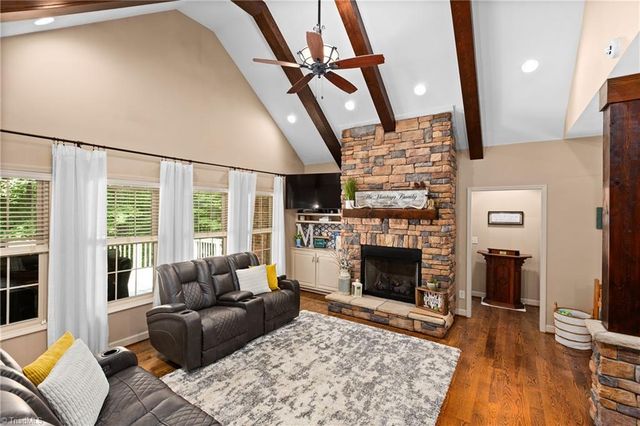 1215 Netterillo Drive, Winston-salem, NC 27103