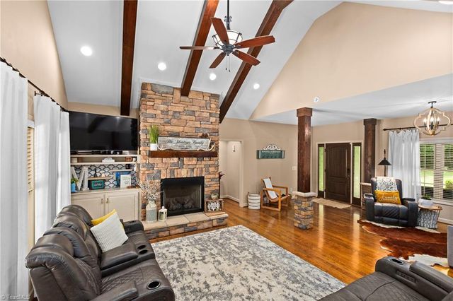 1215 Netterillo Drive, Winston-salem, NC 27103