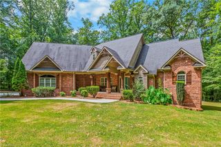 1215 Netterillo Drive, Winston-salem, NC 27103