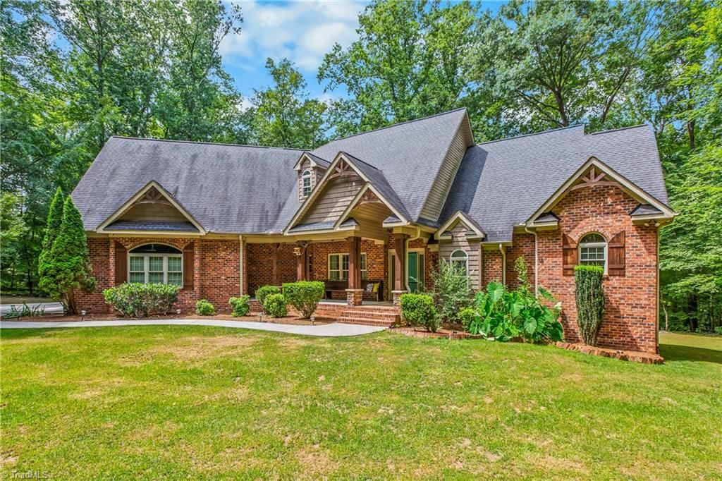 1215 Netterillo Drive, Winston-salem, NC 27103