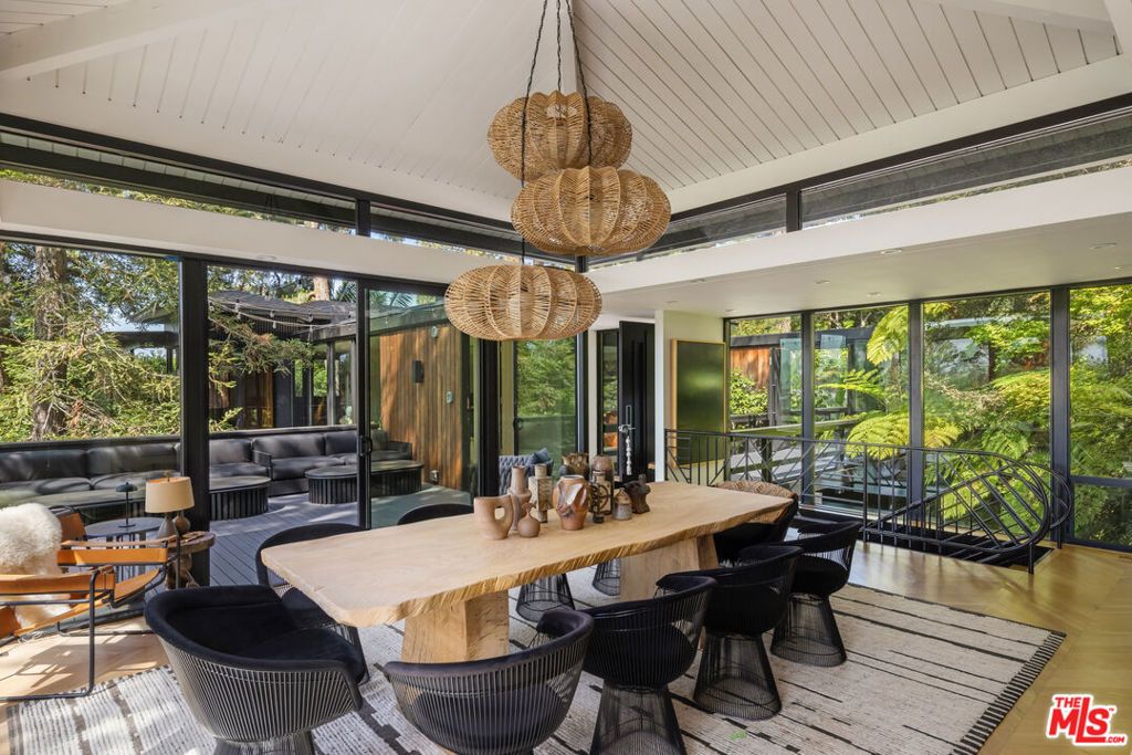 Image 5 of property listing at 900 Napoli Drive, Pacific Palisades, CA 90272