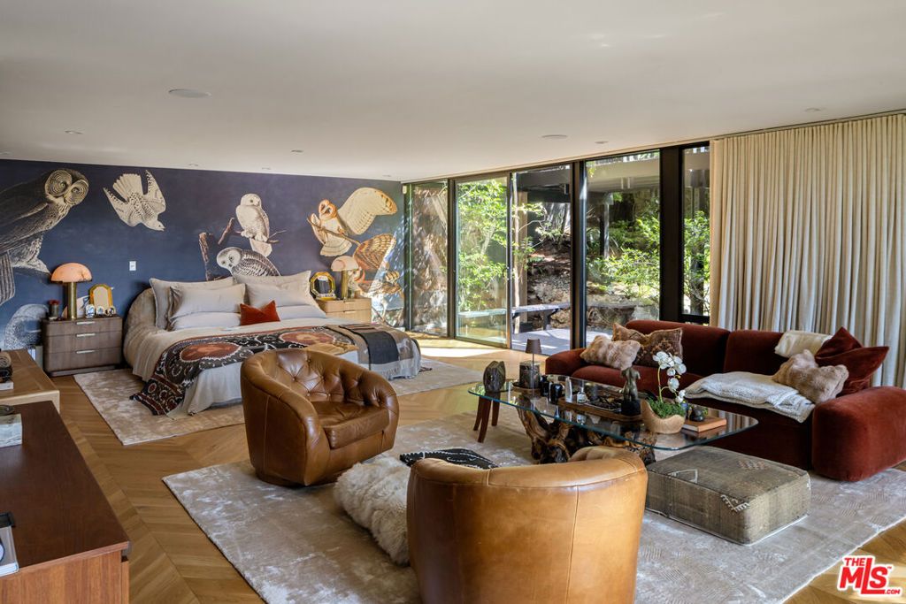 Image 8 of property listing at 900 Napoli Drive, Pacific Palisades, CA 90272