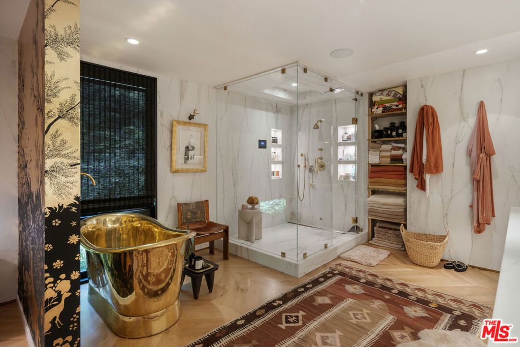 Image 9 of property listing at 900 Napoli Drive, Pacific Palisades, CA 90272