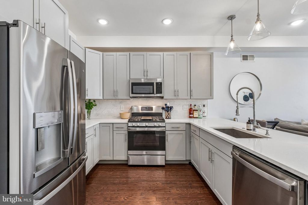 518 W MONTGOMERY AVE #6, PHILADELPHIA, PA 19122 — exterior