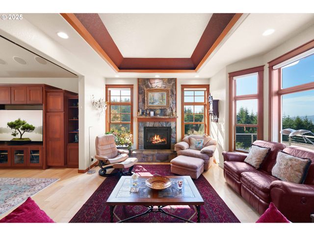 94190 KIRKENDALL Ln, North Bend, OR 97459