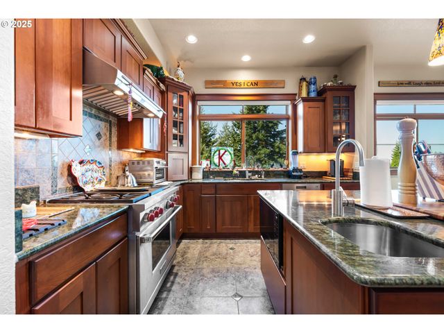 94190 KIRKENDALL Ln, North Bend, OR 97459