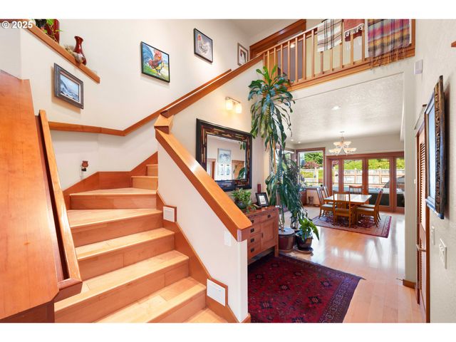 94190 KIRKENDALL Ln, North Bend, OR 97459