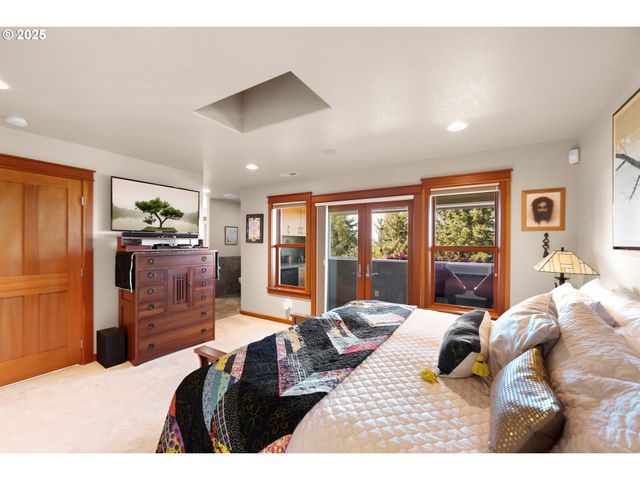 94190 KIRKENDALL Ln, North Bend, OR 97459