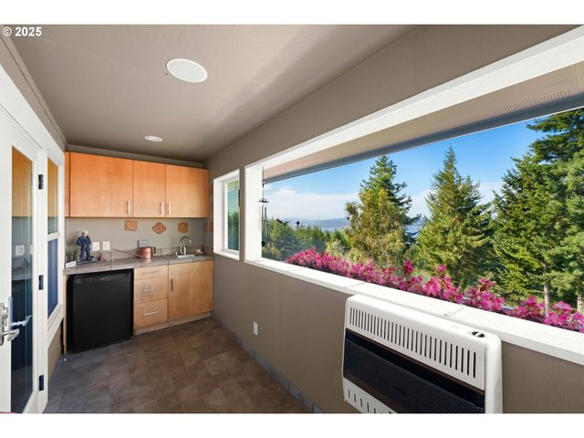 94190 KIRKENDALL Ln, North Bend, OR 97459