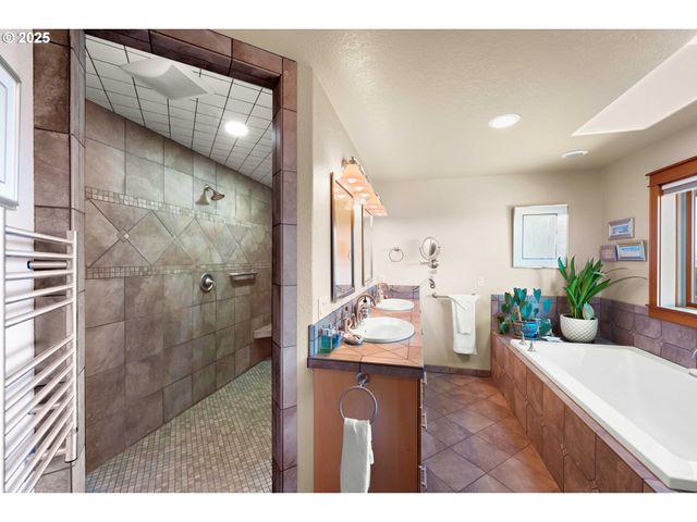 94190 KIRKENDALL Ln, North Bend, OR 97459