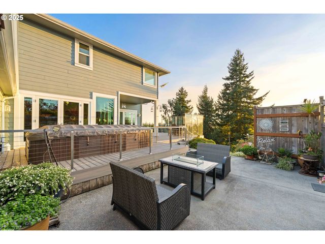 94190 KIRKENDALL Ln, North Bend, OR 97459