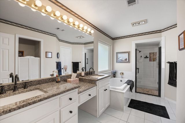 9008 Magnolia Vale Drive, Granbury, TX 76049
