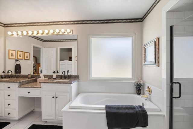 9008 Magnolia Vale Drive, Granbury, TX 76049