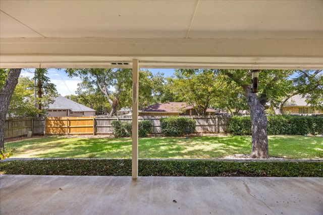 9008 Magnolia Vale Drive, Granbury, TX 76049