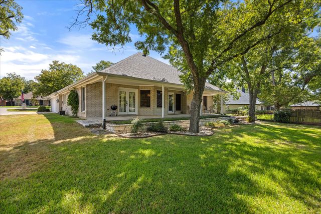 9008 Magnolia Vale Drive, Granbury, TX 76049