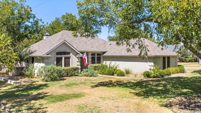 9008 Magnolia Vale Drive, Granbury, TX 76049