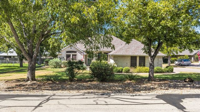 9008 Magnolia Vale Drive, Granbury, TX 76049