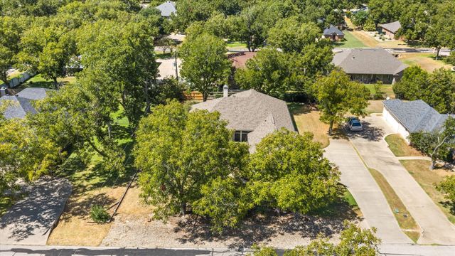9008 Magnolia Vale Drive, Granbury, TX 76049