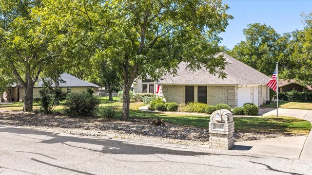 9008 Magnolia Vale Drive, Granbury, TX 76049