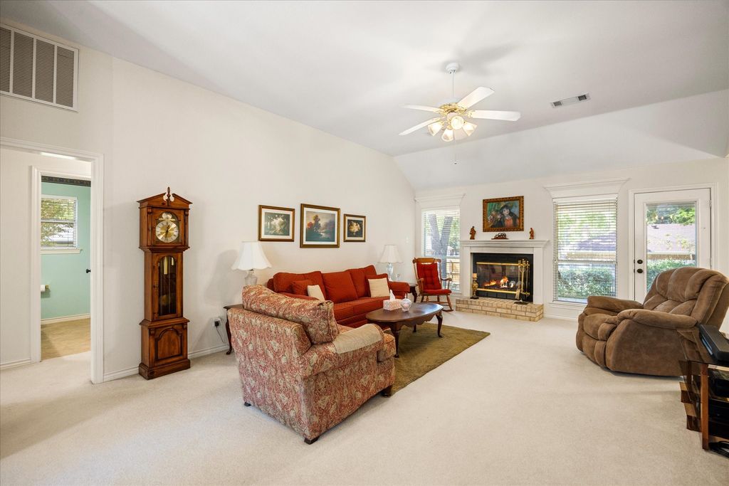 9008 Magnolia Vale Drive, Granbury, TX 76049 — photo 5