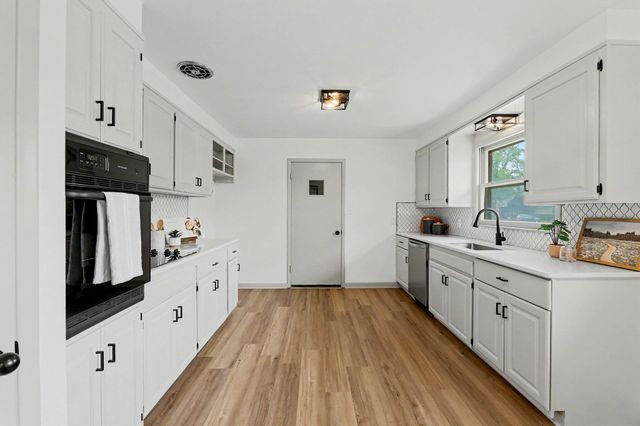 1649 N Womer Dr, Wichita, KS 67203