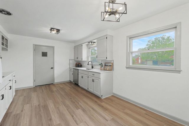 1649 N Womer Dr, Wichita, KS 67203