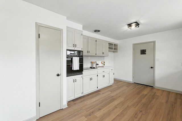 1649 N Womer Dr, Wichita, KS 67203