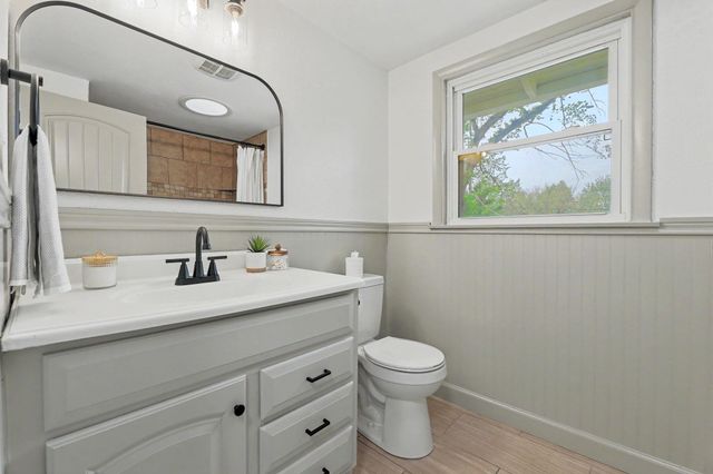 1649 N Womer Dr, Wichita, KS 67203