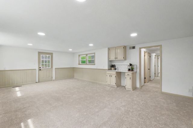 1649 N Womer Dr, Wichita, KS 67203