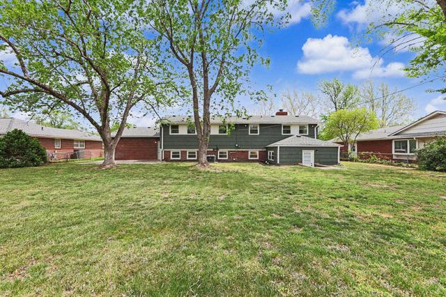 1649 N Womer Dr, Wichita, KS 67203