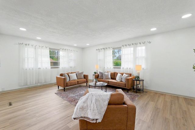 1649 N Womer Dr, Wichita, KS 67203