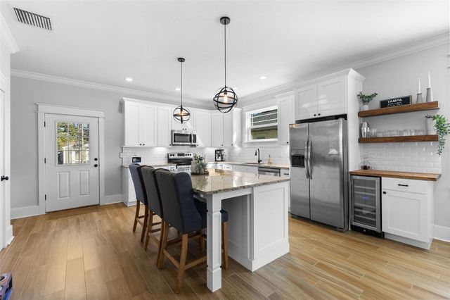 1506 E KNOLLWOOD STREET, Tampa, FL 33610