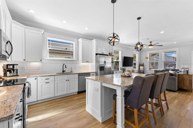 1506 E KNOLLWOOD STREET, Tampa, FL 33610