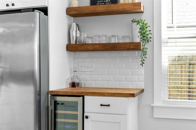 1506 E KNOLLWOOD STREET, Tampa, FL 33610