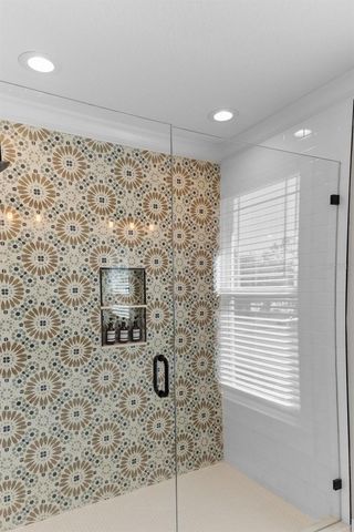 1506 E KNOLLWOOD STREET, Tampa, FL 33610