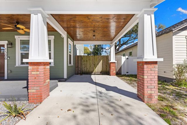 1506 E KNOLLWOOD STREET, Tampa, FL 33610