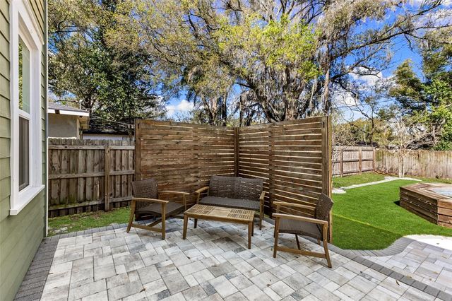 1506 E KNOLLWOOD STREET, Tampa, FL 33610